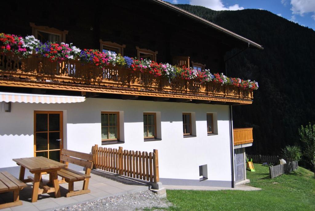 Ferienwohnungen Niederarnigerhof Familie Bauernfeind Kals am Grossglockner Exterior photo